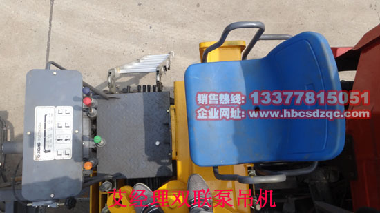 隨車(chē)起重運(yùn)輸車(chē)雙聯(lián)泵吊機(jī)