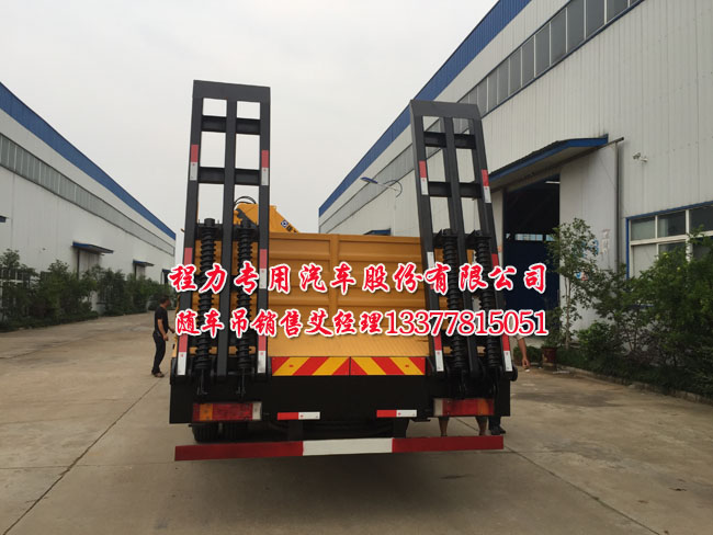 東風(fēng)后雙橋隨車吊平板運輸車