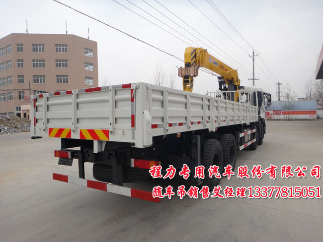 東風天龍隨車起重運輸車
